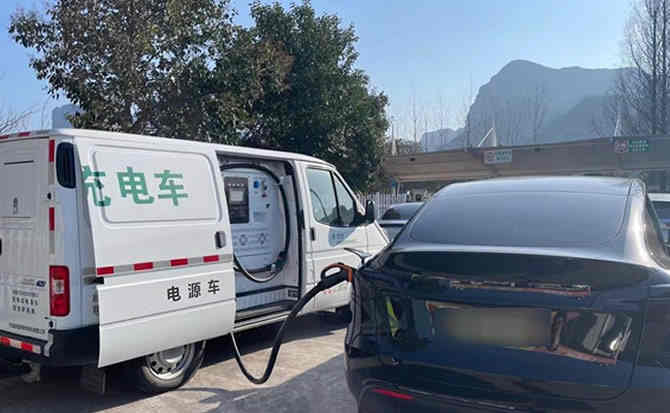 集贤汽车搭电